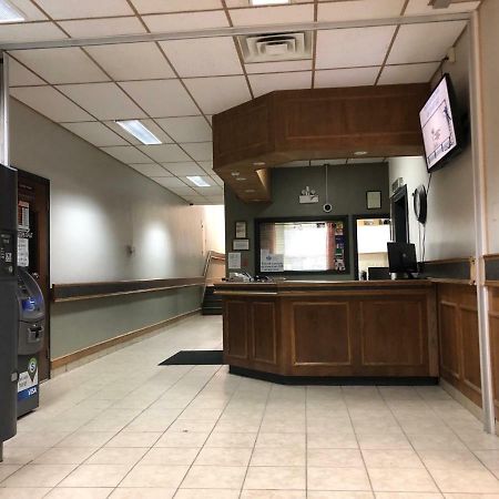 Royal Hotel Flin Flon 外观 照片