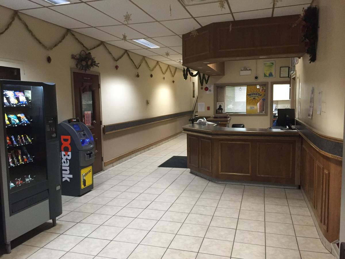 Royal Hotel Flin Flon 外观 照片