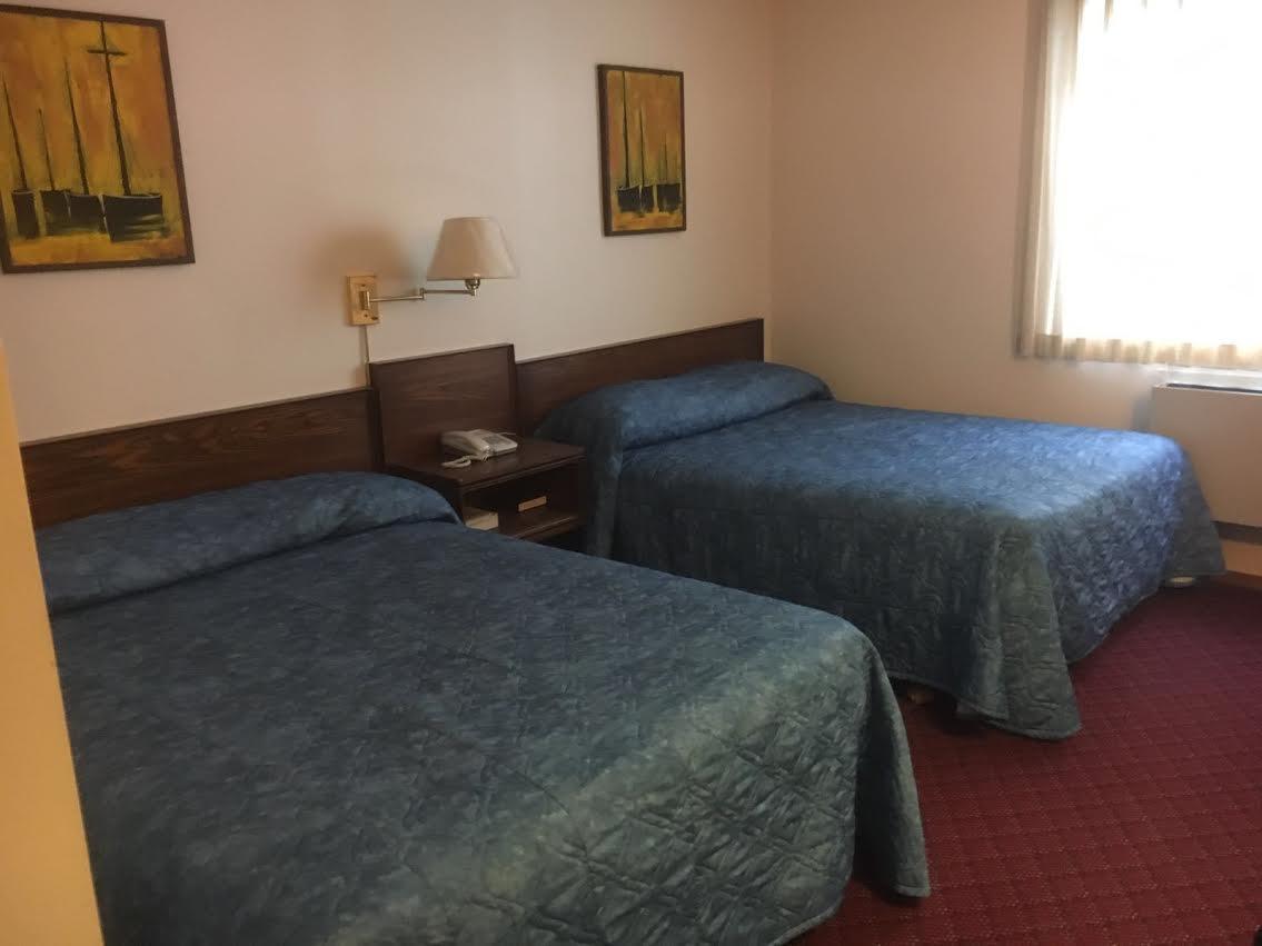 Royal Hotel Flin Flon 外观 照片