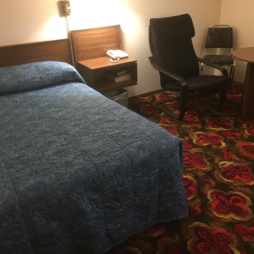 Royal Hotel Flin Flon 外观 照片