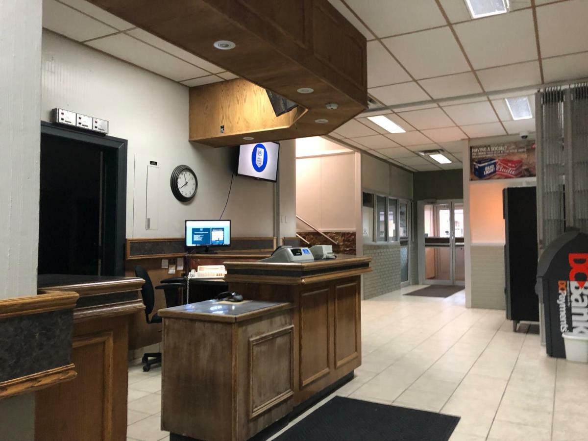Royal Hotel Flin Flon 外观 照片