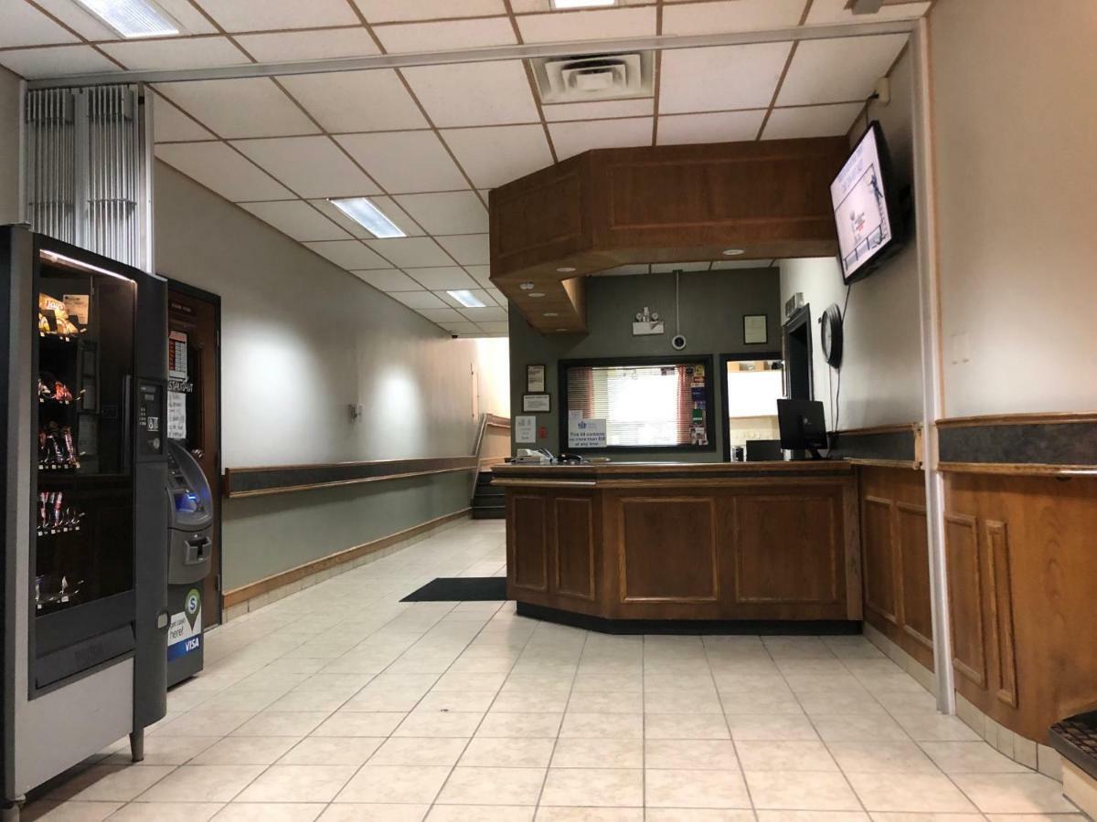 Royal Hotel Flin Flon 外观 照片