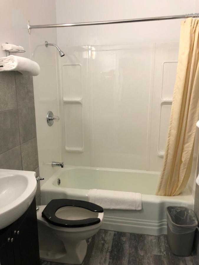 Royal Hotel Flin Flon 外观 照片