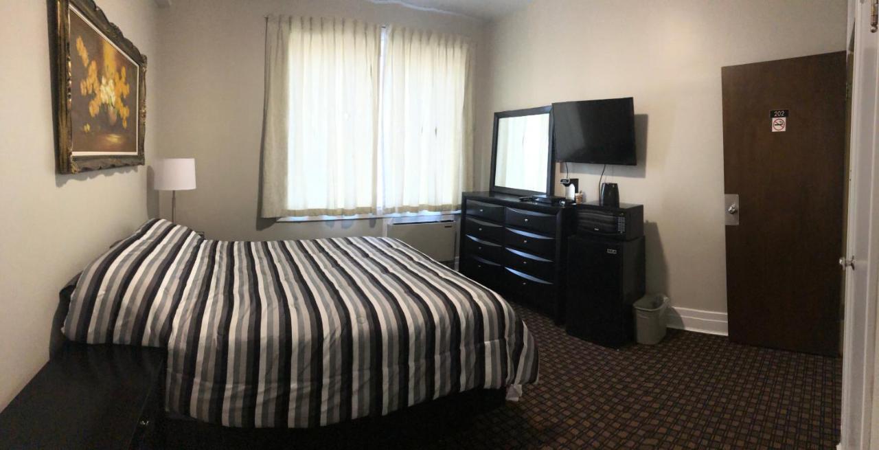 Royal Hotel Flin Flon 外观 照片
